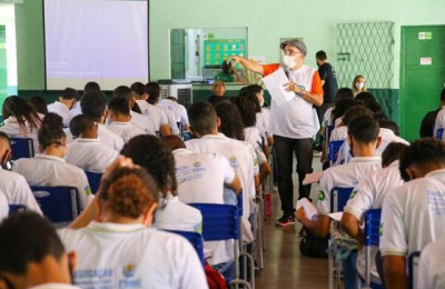 Escolas estadual ajuda alunos com as inscrições para as provas do Enem 2022